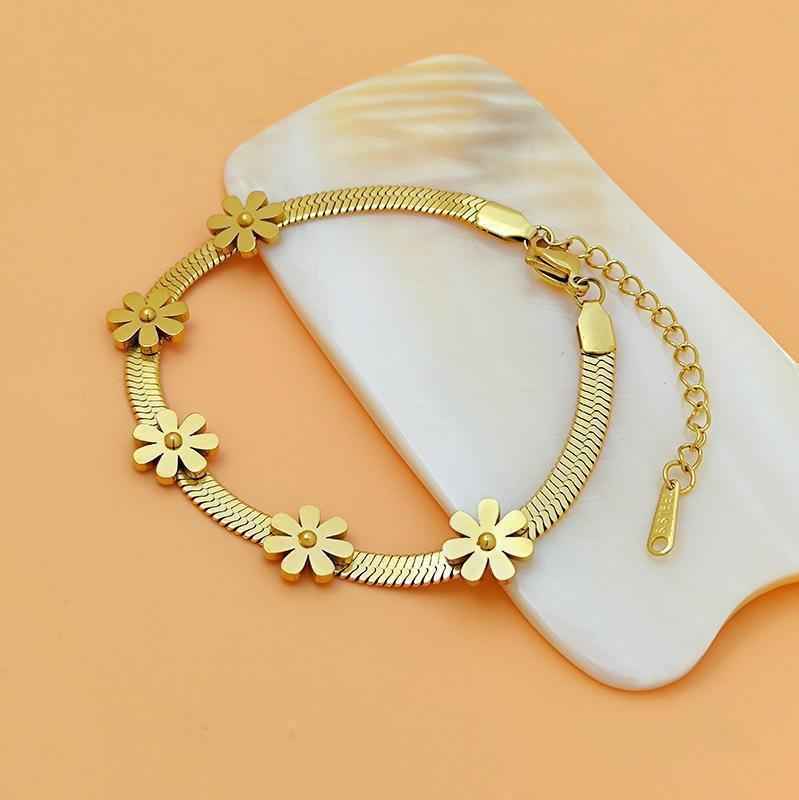 Solara Chrysanthemum Necklace - Elegant Floral Jewelry for Every Occasion