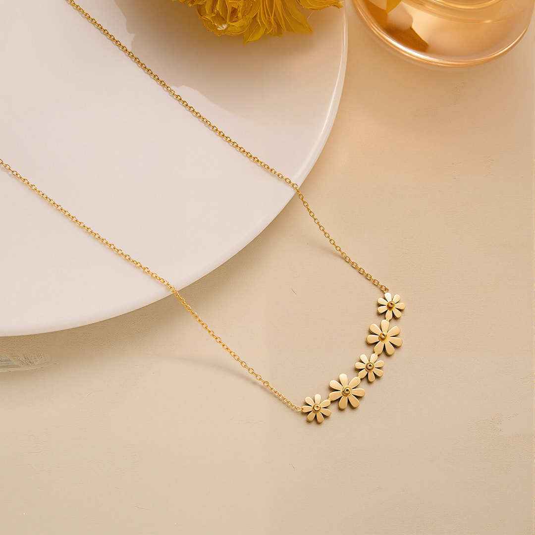 Solara Chrysanthemum Necklace - Elegant Floral Jewelry for Every Occasion