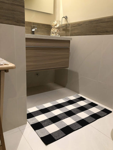 Comfortable and durable cotton buffalo plaid rug, perfect for everyday use.