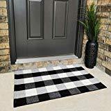 Stylish cotton buffalo plaid rug, ideal for high-traffic areas like living rooms and bedrooms.