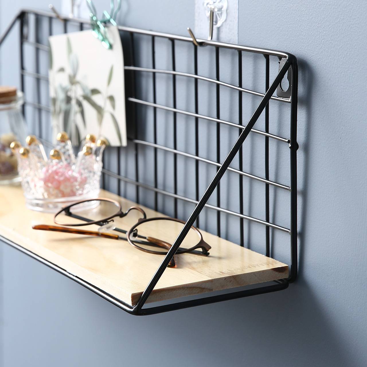 Practical wall racks for hanging books, accessories, and more.